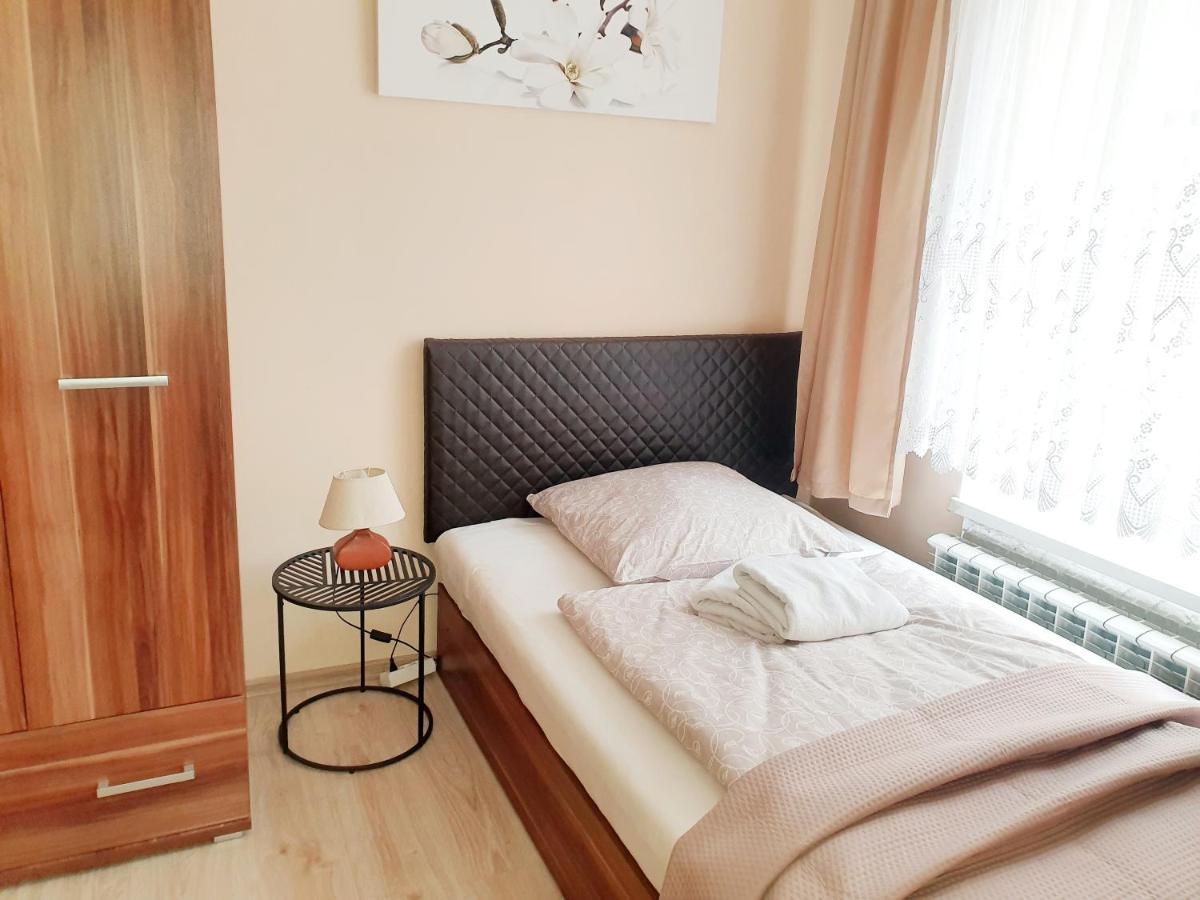 Aparthouse Apartamenty Centrum - In The City Center Near The Train Station كاتوفيتسه الغرفة الصورة