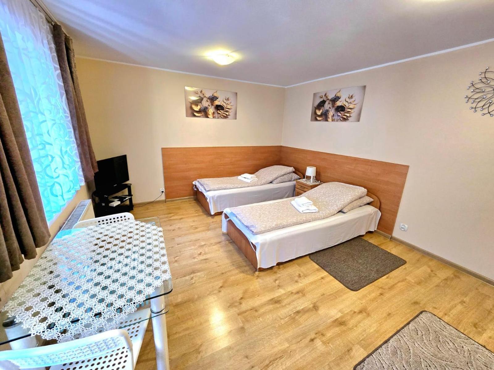 Aparthouse Apartamenty Centrum - In The City Center Near The Train Station كاتوفيتسه المظهر الخارجي الصورة