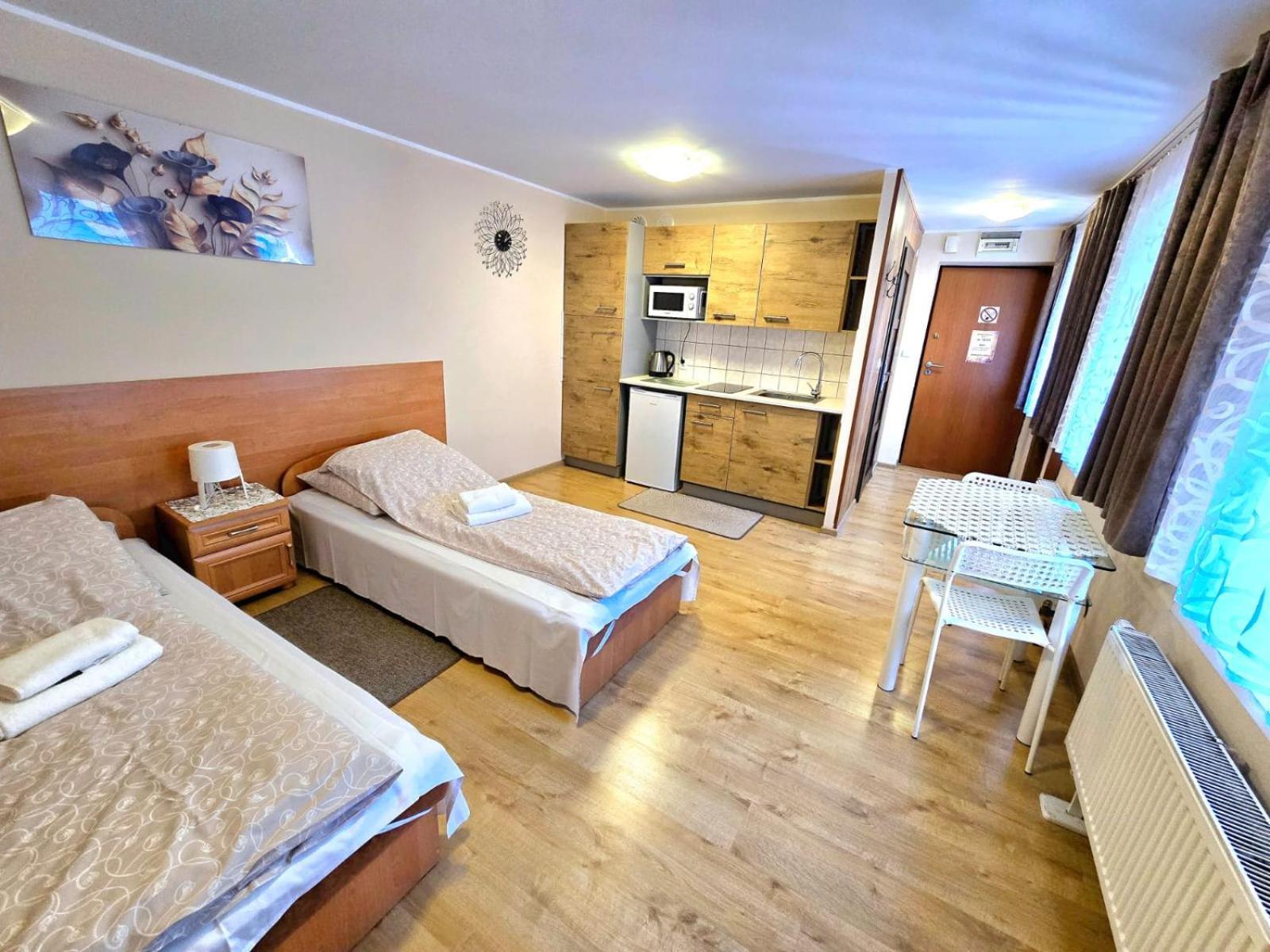 Aparthouse Apartamenty Centrum - In The City Center Near The Train Station كاتوفيتسه المظهر الخارجي الصورة