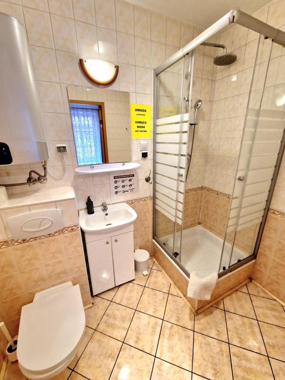 Aparthouse Apartamenty Centrum - In The City Center Near The Train Station كاتوفيتسه الغرفة الصورة
