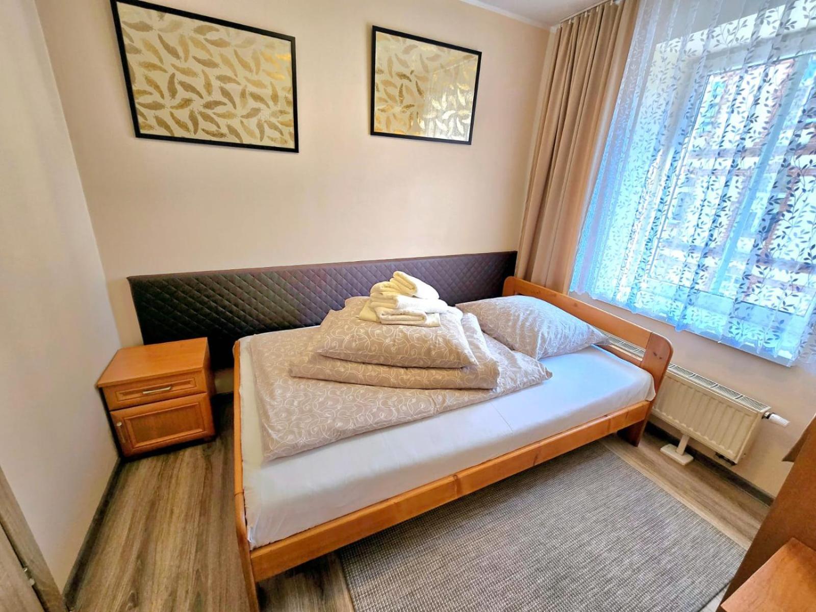 Aparthouse Apartamenty Centrum - In The City Center Near The Train Station كاتوفيتسه الغرفة الصورة