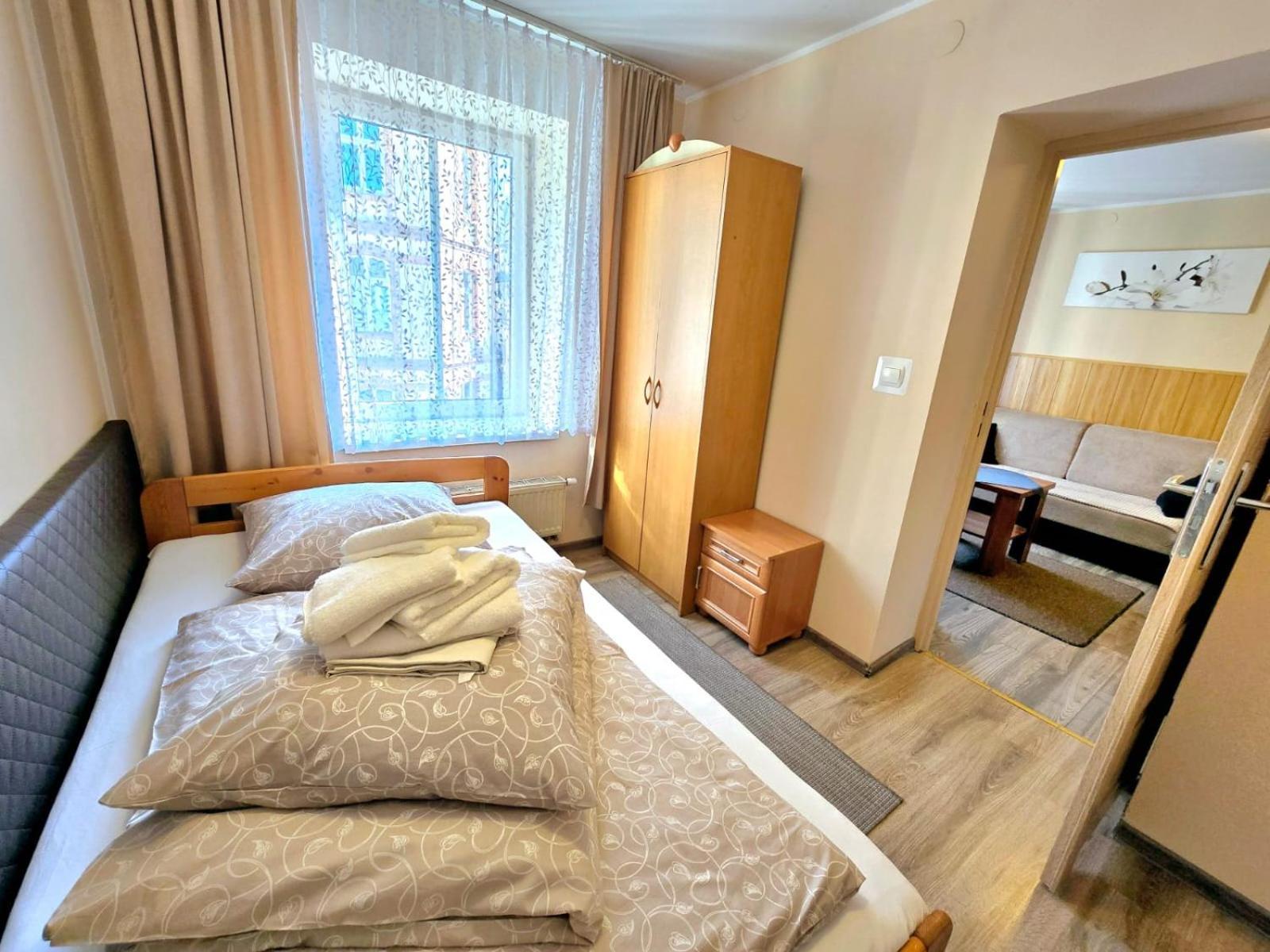 Aparthouse Apartamenty Centrum - In The City Center Near The Train Station كاتوفيتسه الغرفة الصورة
