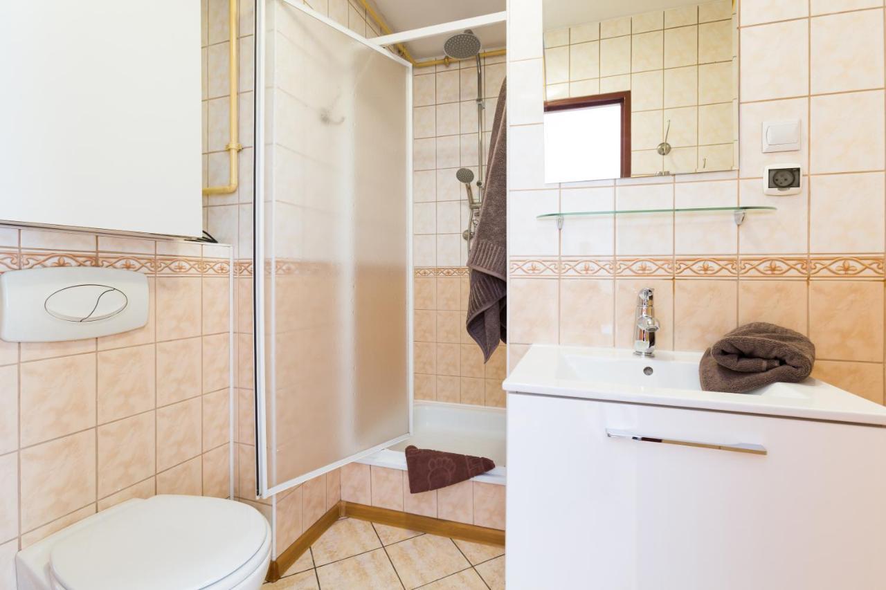 Aparthouse Apartamenty Centrum - In The City Center Near The Train Station كاتوفيتسه المظهر الخارجي الصورة